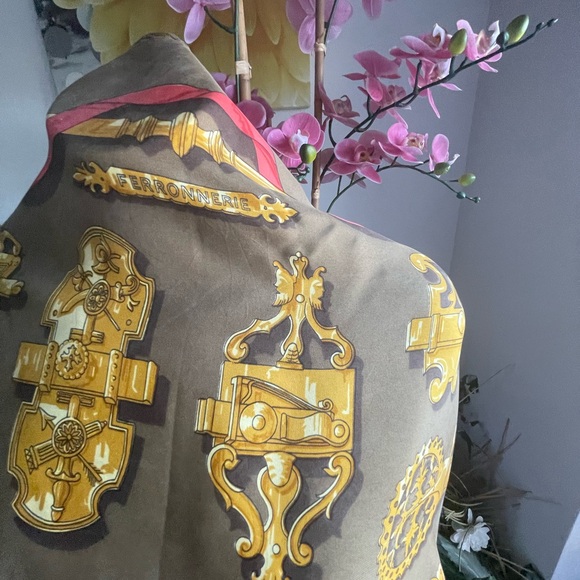 Authentic Hermès Ferronnerie Silk Dcarf. - Picture 7 of 16